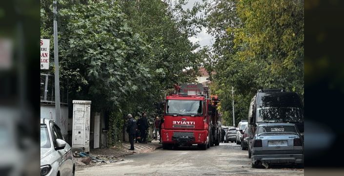 Elazığ'da metruk binada yangın çıktı