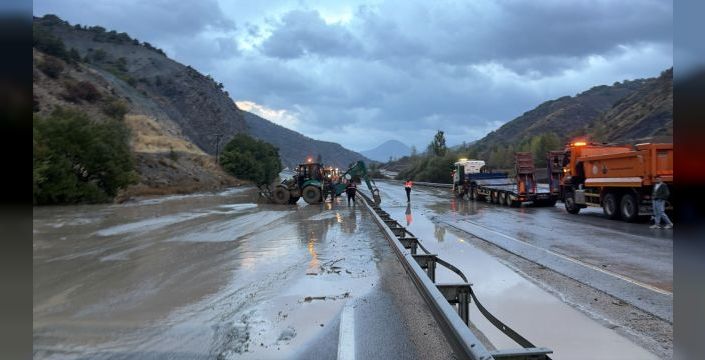 Erzincan-Erzurum yolu heyelan nedeniyle kapandı