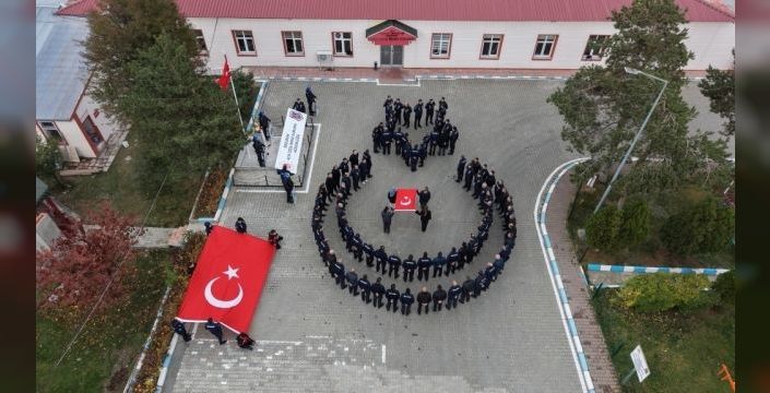 Erzurum'da cezaevi personelinden ay-yıldız koreografisi