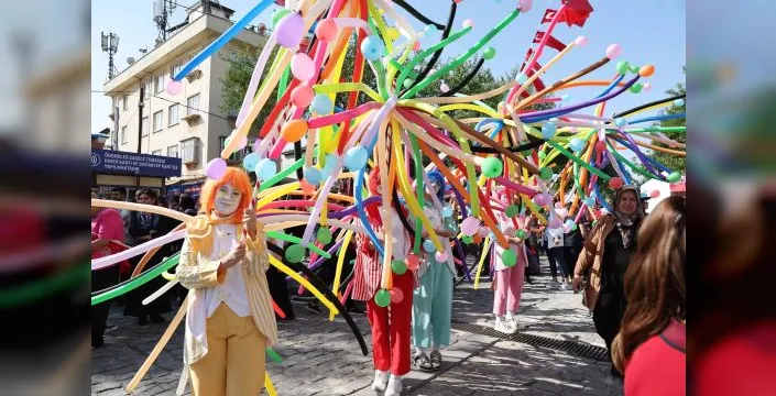 GastroAntep korteji festival coşkusunu şehre taşıdı