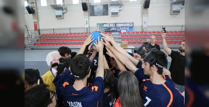 Görme engelli gençler goalball turnuvasında yarıştı