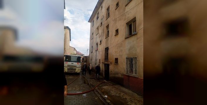 Hizan'da evde çıkan yangın söndürüldü