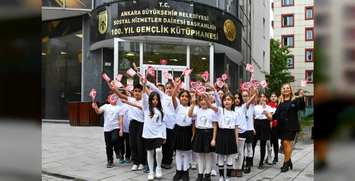 İlkokul öğrencileri Cumhuriyet Bayramı'nı kütüphanede kutladı