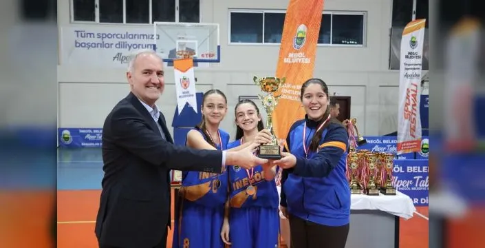 İnegöl'de sokak basketbolu şampiyonları belli oldu