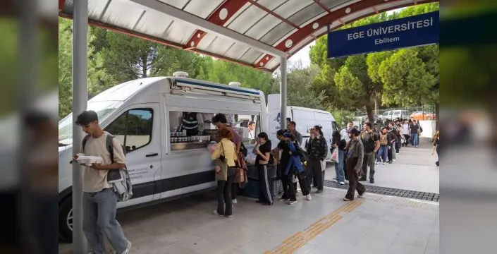 İzmir Büyükşehir, üniversite öğrencilerine sıcak yemek desteği sunuyor