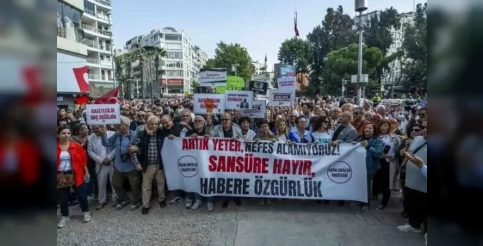 İzmir'de basın özgürlüğü için toplumsal destek gösterisi