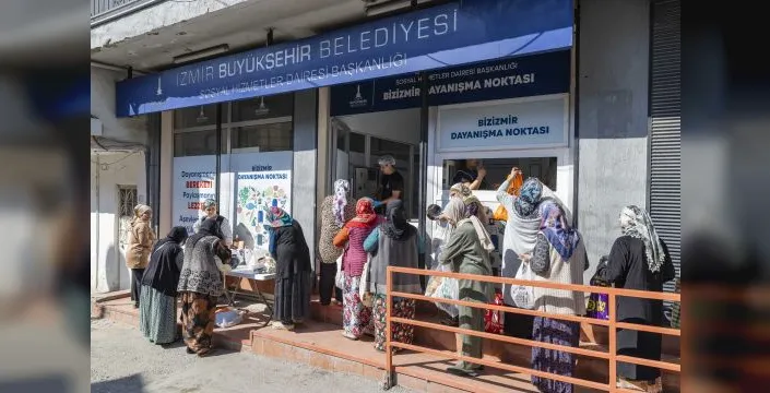 İzmir'de dayanışma noktaları ihtiyaç sahiplerine ulaşıyor