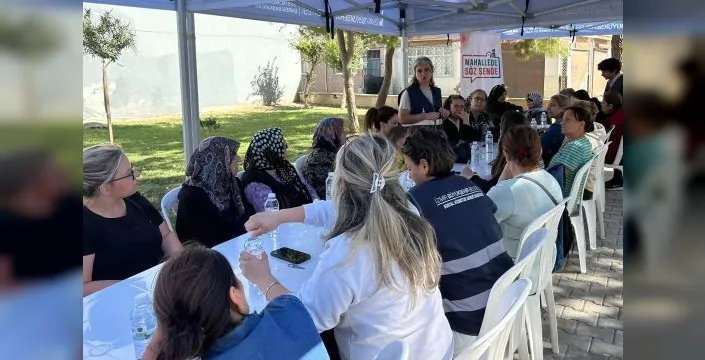 İzmir'de mahalle sakinleri taleplerini dile getirdi