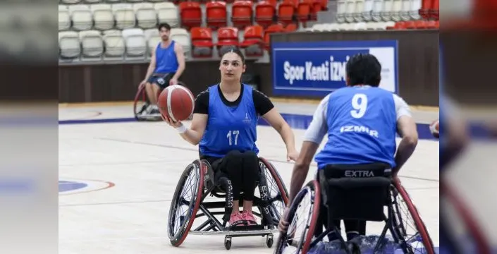 İzmir'in tekerlekli sandalye basketbol takımı, yeni sezon hazırlıklarını sürdürüyor