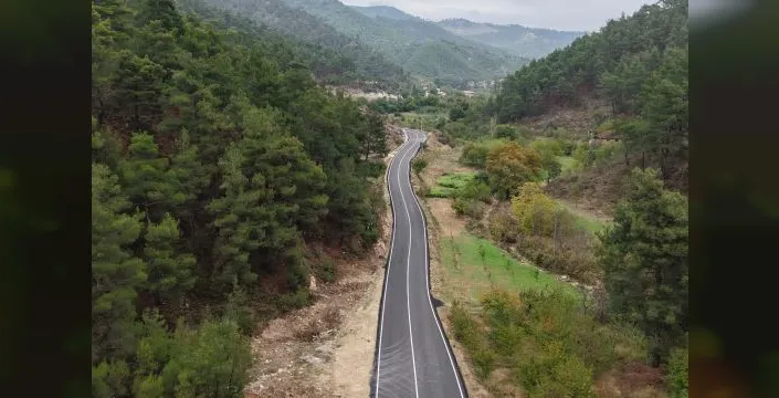 İzmir, Umurlu Mahallesi'ndeki yolu yeniledi