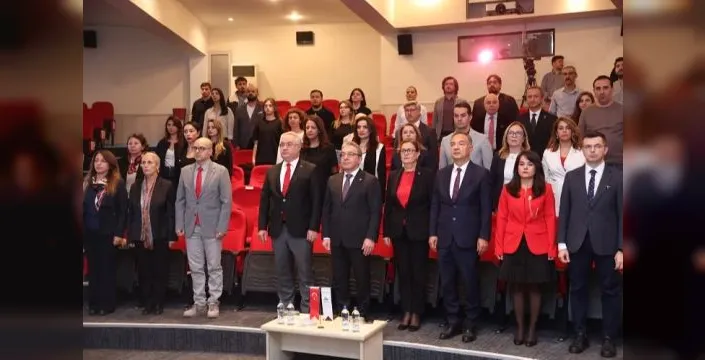 İzmir üniversiteleri Cumhuriyet kazanımlarını masaya yatırdı