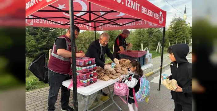 İzmit Belediyesi öğrencilere beslenme desteği veriyor