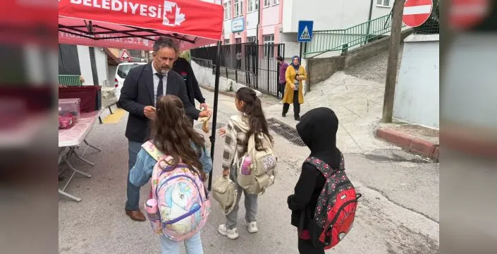 İzmit'te Beslenme Saati Projesi üç okulda devam ediyor