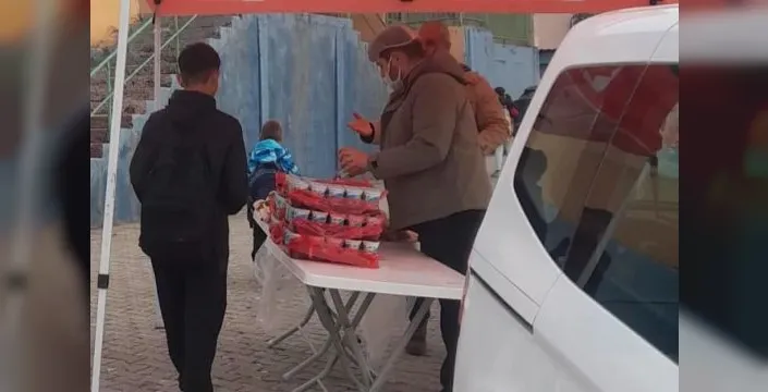 İzmit'te öğrencilere Beslenme Saati projesiyle poğaça ve ayran dağıtıldı
