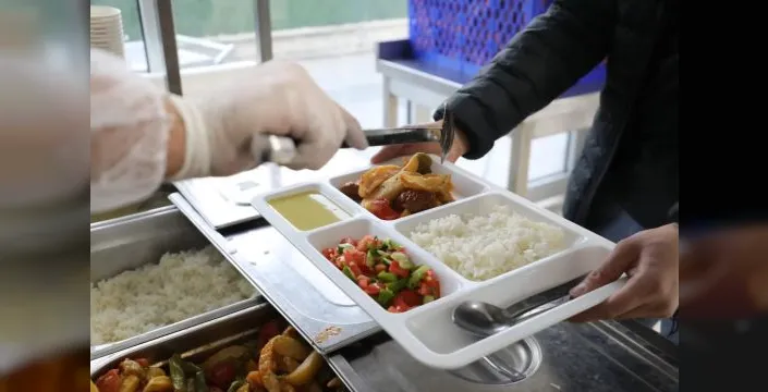 İzmit'te üniversite öğrencilerine ücretsiz yemek hizmeti