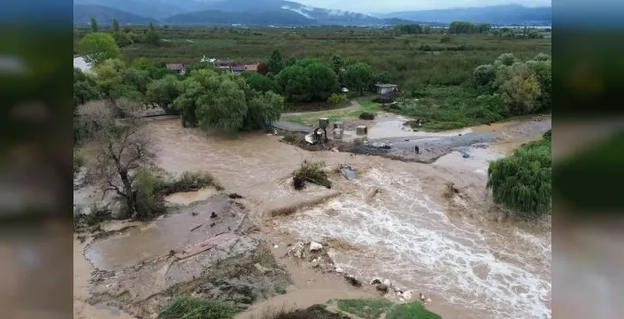 İznik'te dere taştı, araziler sular altında kaldı