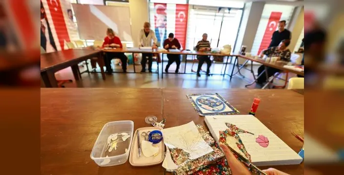 Kadınlar Efes Selçuk tarihini atık malzemelerle işliyor