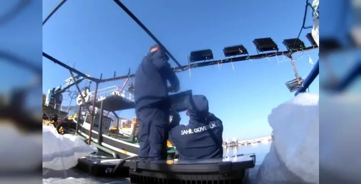 Karacabey'de izinsiz avlanan tekneye ceza kesildi