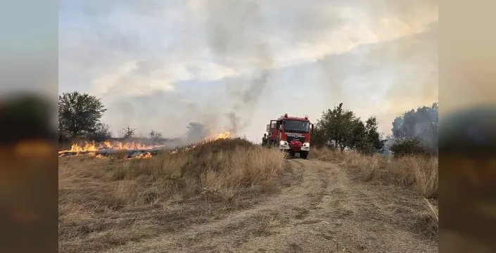 Keşan'da yasaklara rağmen anız yangınları devam ediyor