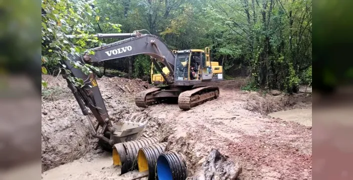 Kocaeli'de sağanak sonrası belediye ekipleri yoğun mesai harcıyor
