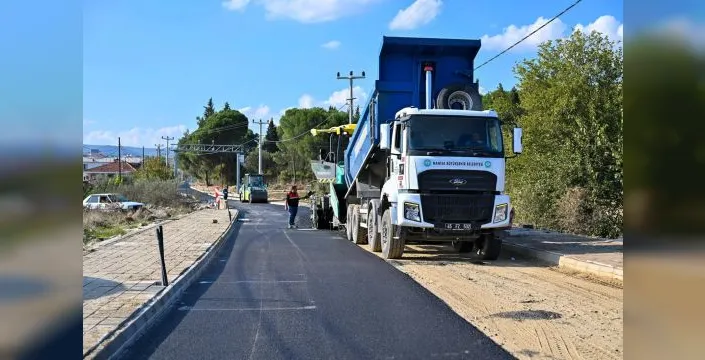 Köprübaşı'nda sıcak asfalt çalışmaları devam ediyor