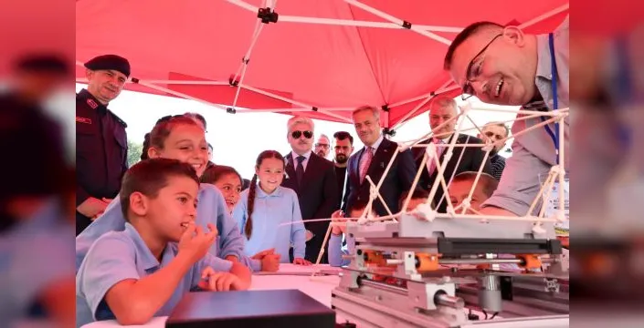 Köy okullarında bilim ve teknolojiye ilgi artıyor