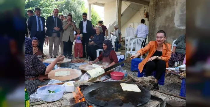 Köyde sosyal medya çağrısı sonrası hamur makinesi dağıtıldı
