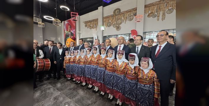 Malatya 12. Kitap Fuarı, Gençlik ve Spor Bakanı'nın katılımıyla açıldı