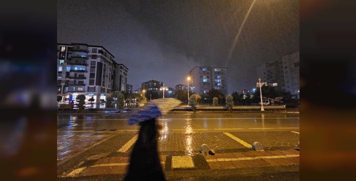 Malatya'da şiddetli rüzgar ve sağanak hayatı etkiledi