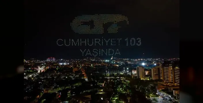 Manisa'da 1000 drone ile Cumhuriyet kutlaması