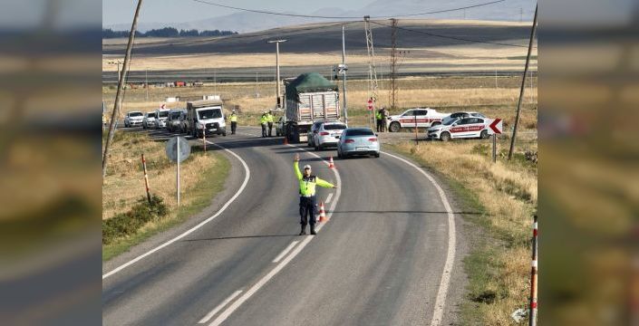 Muş'ta jandarma ekipleri trafik denetimi gerçekleştirdi