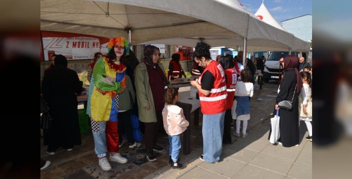 Muş'ta Kızılay'ın aşevi projesine destek kermesi