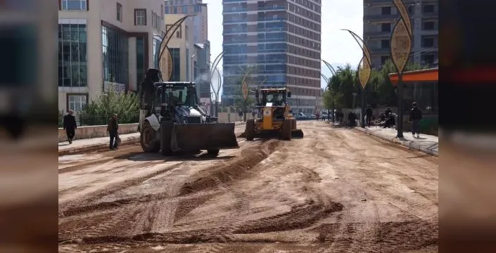 Muş'ta SSK Caddesi asfaltı tamamlanıyor