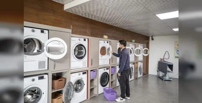 Öğrencilere ücretsiz çamaşır ve ders çalışma imkanı