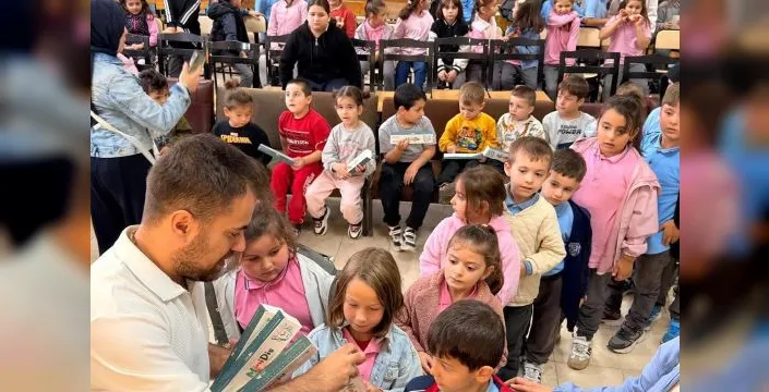 Sakarya'daki ilkokullarda Karagöz ve Hacivat gösterisi