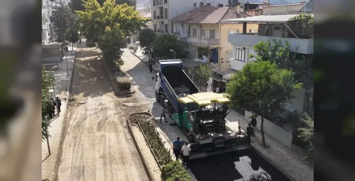 Salihli'de Ferah Caddesi sıcak asfaltla kaplanıyor
