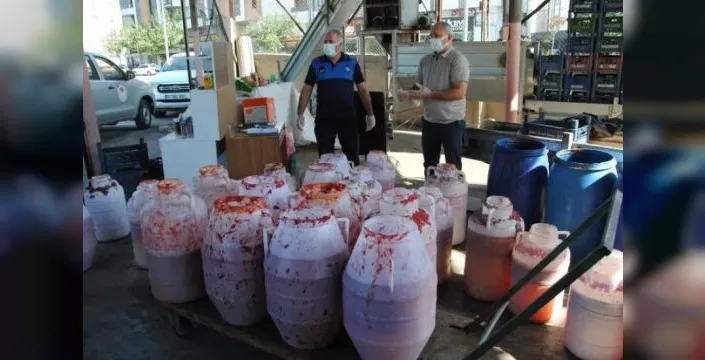 Şanlıurfa'da küflü salça ve çürük domateslere zabıta el koydu