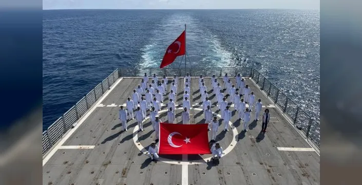 Türk gemileri Cumhuriyet Bayramı’nı Somali açıklarında kutladı