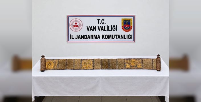 Van'da tarihi eser olarak değerlendirilen Tevrat ele geçirildi