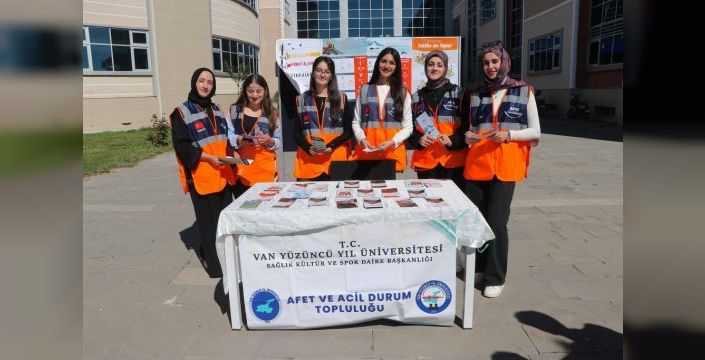 Van'da üniversite öğrencileri afetlere karşı bilinçlendiriyor