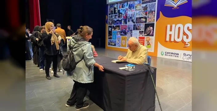 Yazar Vehbi Vakkasoğlu, Çayırova'da okurlarıyla buluştu