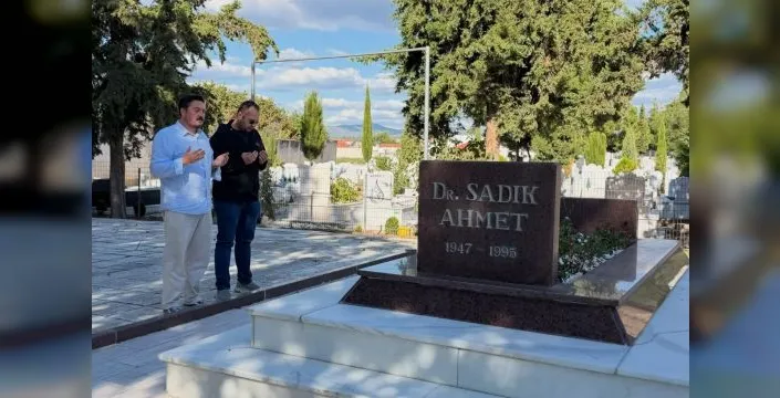 Yeniden Refah Partisi gençlik lideri Batı Trakya'da Dr. Sadık Ahmet'i andı