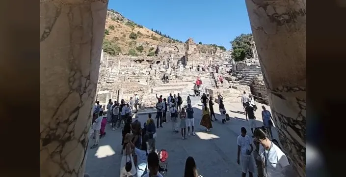 Yerli turist harcaması yükseldi, seyahat sayısı düştü