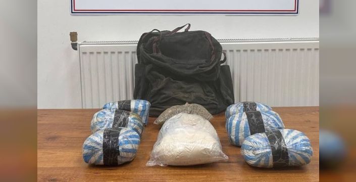Yüksekova ve Şemdinli'de 8 kilo 846 gram uyuşturucu ele geçirildi